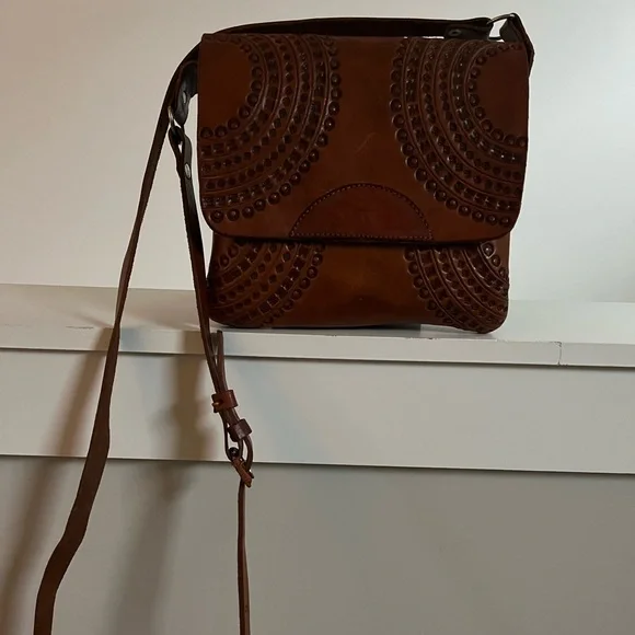 NEW!!! Handcrafted TOOLED CROSSBODY HANDBAG - Picture 2 of 5